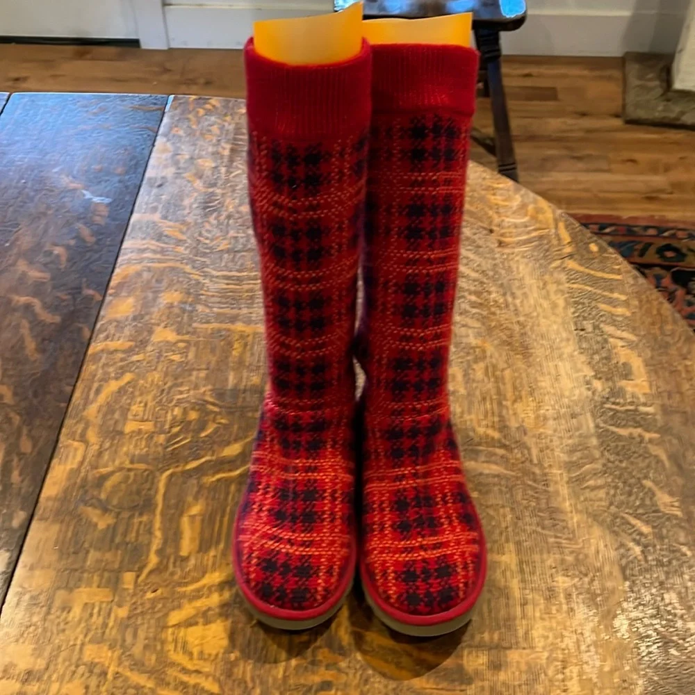 UGG Red & Black Vibrant Plaid Tall Knit Boots; Size 8 - Picture 4 of 8